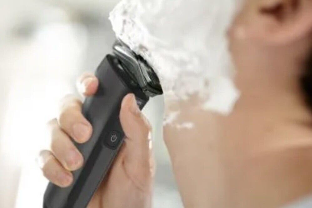 Philips Norelco Shaver 6800 Series 6000 with SenseIQ Technology