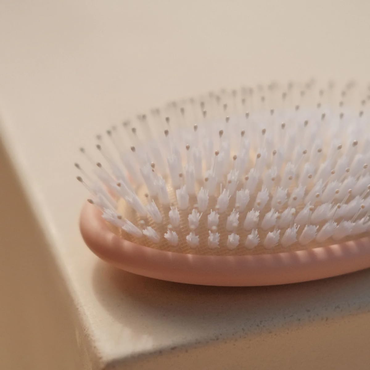 DAE Vegan Detangling & Styling Brush with Scalp-Massaging Bristles