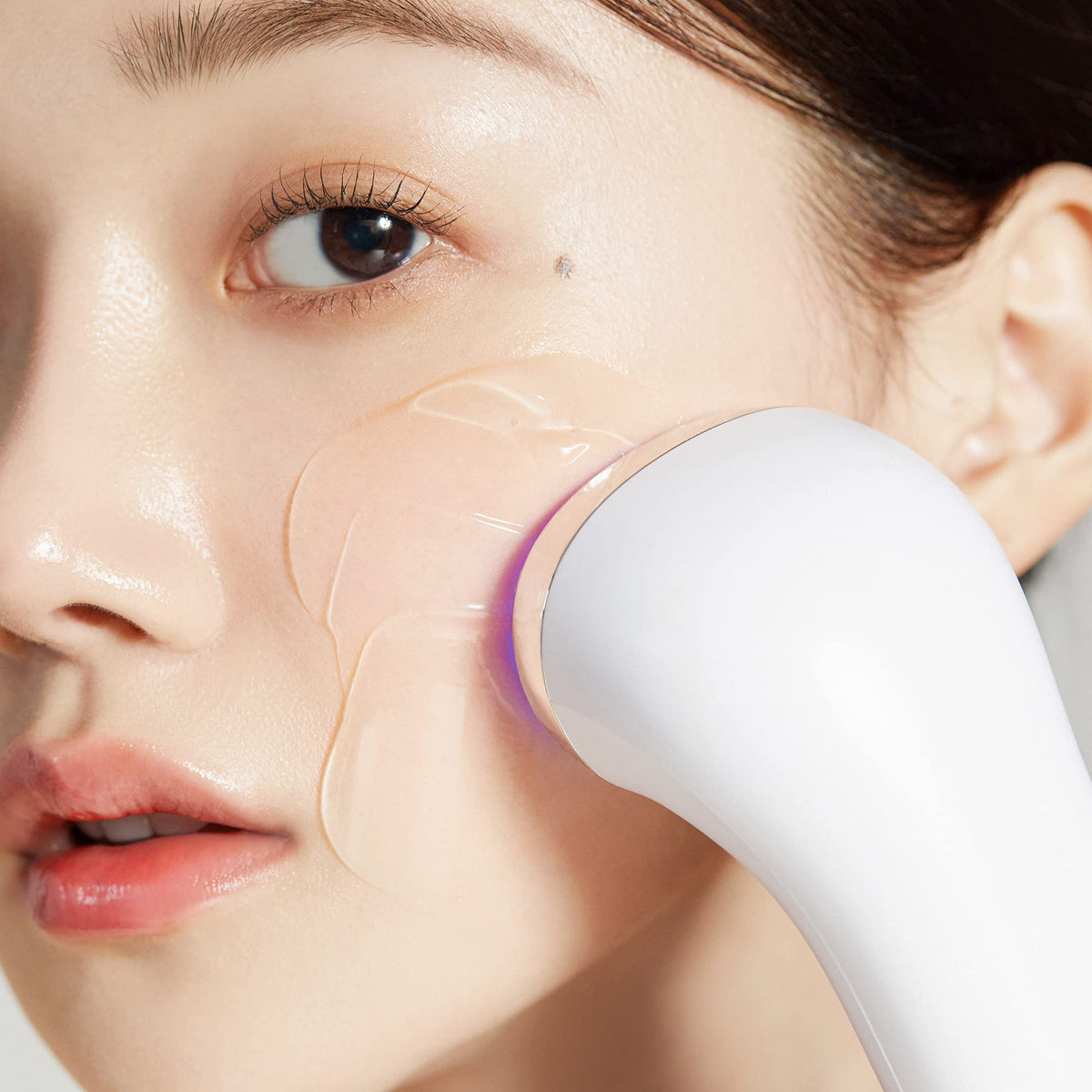 Medicube Age-R Booster Gel Serum with Hyaluronic Acid, Collagen and Plant Stem Cell Extract