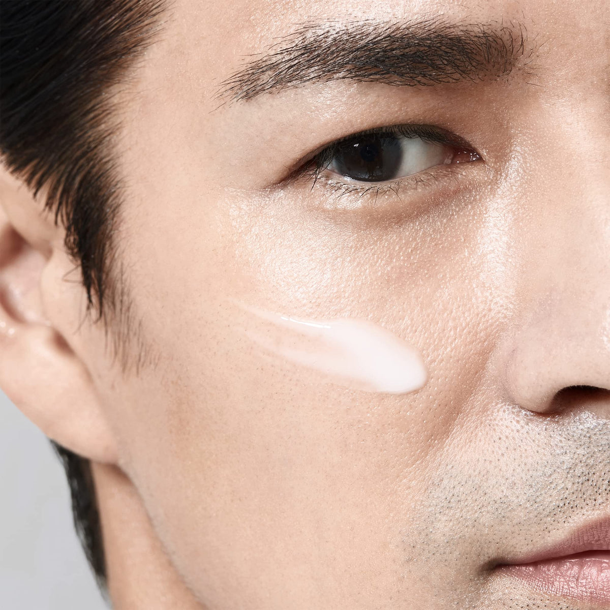 Shiseido Men Energizing Moisturizer Extra Light Fluid, 100 mL