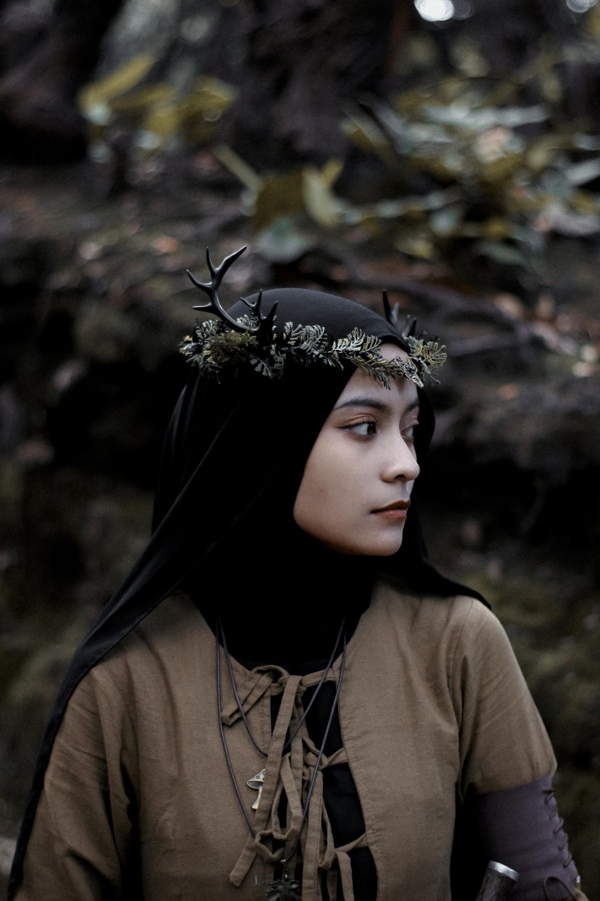 MOSTORY Light-Up Elf Flower Crown Fantasy Renaissance Headpiece